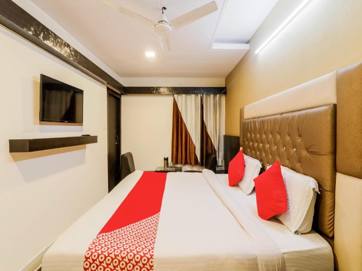 Oyo 79765 Hotel Samrat לקנאו מראה חיצוני תמונה