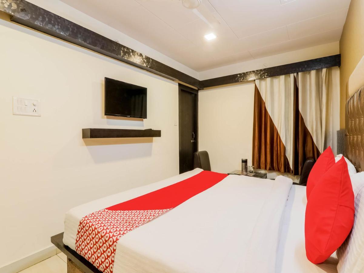 Oyo 79765 Hotel Samrat לקנאו מראה חיצוני תמונה