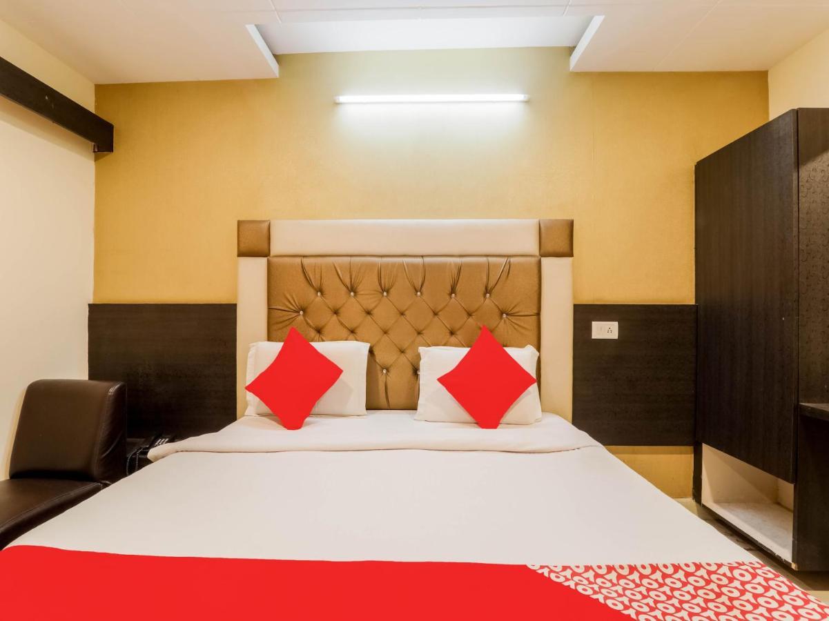 Oyo 79765 Hotel Samrat לקנאו מראה חיצוני תמונה