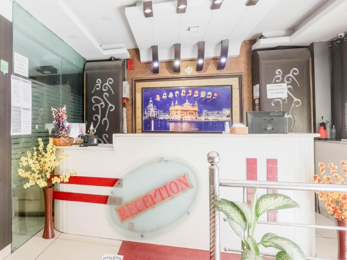 Oyo 79765 Hotel Samrat לקנאו מראה חיצוני תמונה