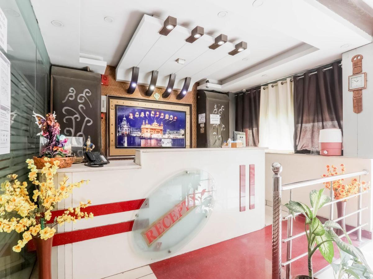 Oyo 79765 Hotel Samrat לקנאו מראה חיצוני תמונה