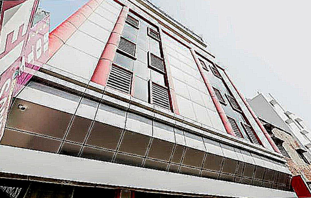 Oyo 79765 Hotel Samrat לקנאו מראה חיצוני תמונה