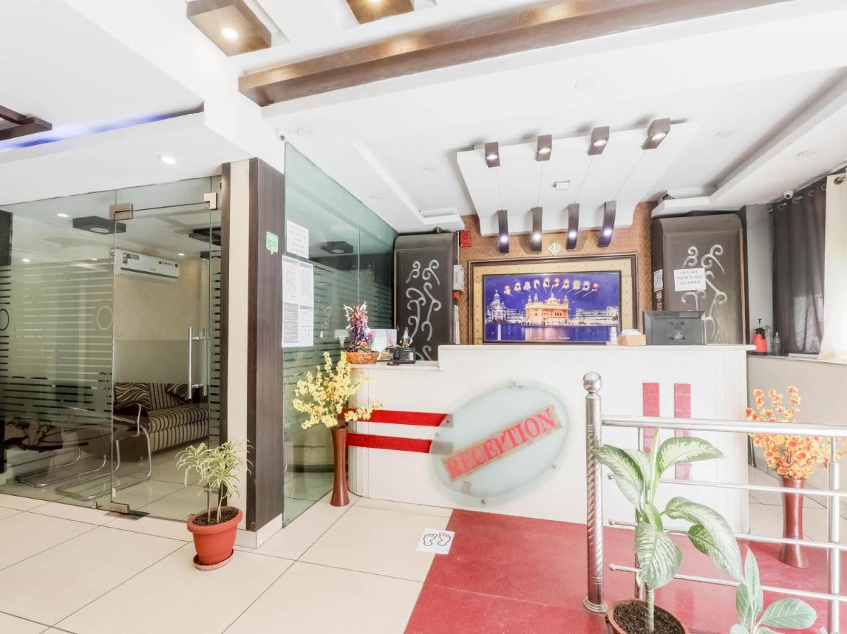 Oyo 79765 Hotel Samrat לקנאו מראה חיצוני תמונה