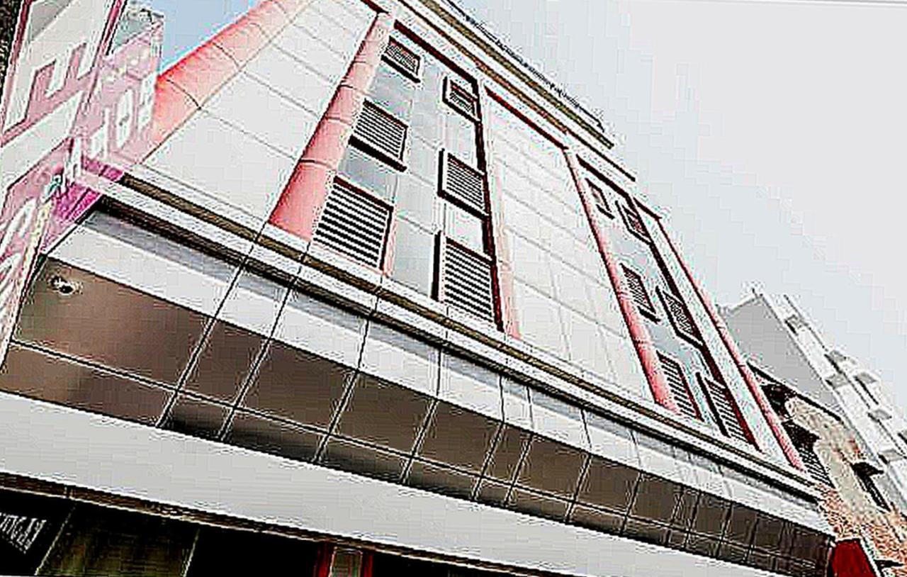 Oyo 79765 Hotel Samrat לקנאו מראה חיצוני תמונה